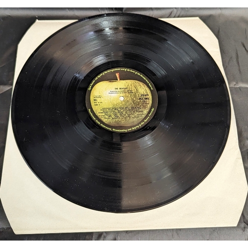 762 - The Beatles White Album 1968 - Side loading cover, Apple Records - Embossed 'Beatles'. Vinyl in very... 