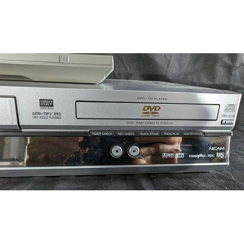 883 - Panasonic NV-VP30 DVD/VHS with remote