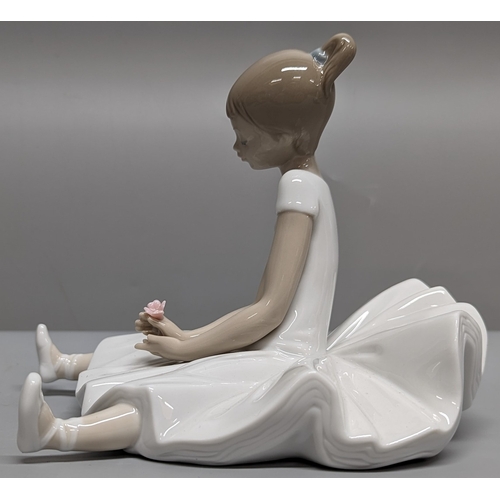 72 - Lladro Angel figuring with small crack & 3 Nao figurines