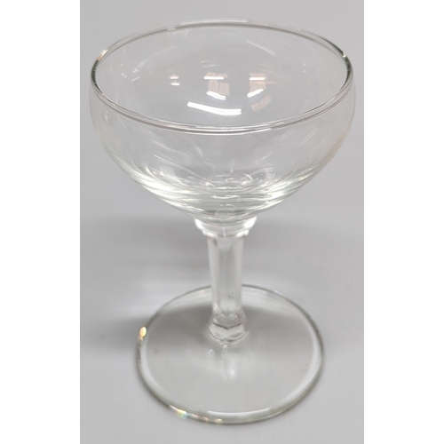 910 - Large collection of mixed glasses