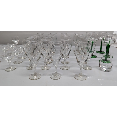 910 - Large collection of mixed glasses