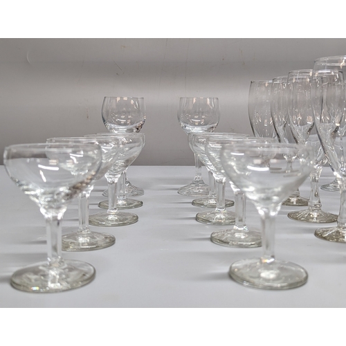 910 - Large collection of mixed glasses