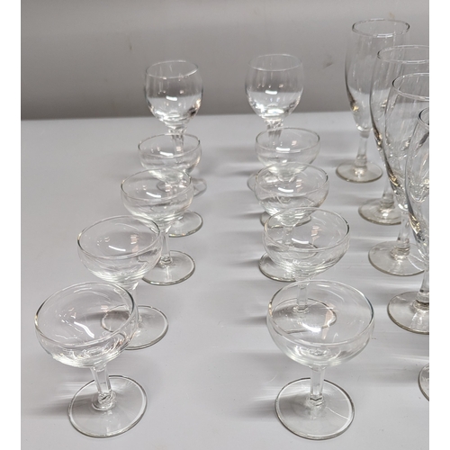 910 - Large collection of mixed glasses