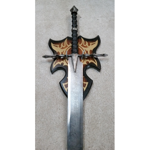 176 - Lord Of The Rings - Sword Of The Ringwraiths-United Cutlery. Blade length 53 