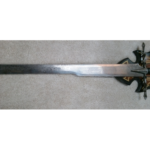 176 - Lord Of The Rings - Sword Of The Ringwraiths-United Cutlery. Blade length 53 