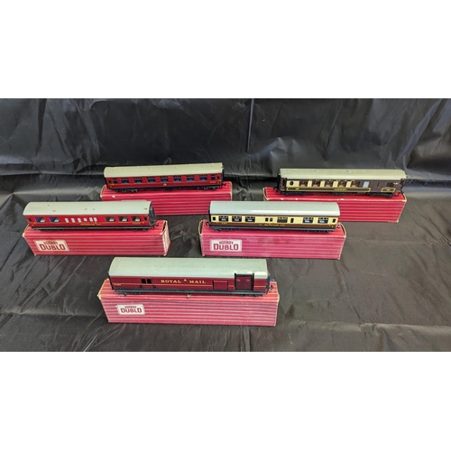 630 - 5 x Boxed Hornby Dublo 00 Gauge Rolling Stock and Carriages: Grey/ Maroon Royal Mail, Restaurant Car... 