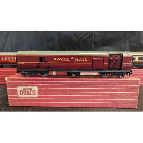 630 - 5 x Boxed Hornby Dublo 00 Gauge Rolling Stock and Carriages: Grey/ Maroon Royal Mail, Restaurant Car... 