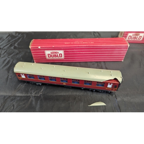 630 - 5 x Boxed Hornby Dublo 00 Gauge Rolling Stock and Carriages: Grey/ Maroon Royal Mail, Restaurant Car... 