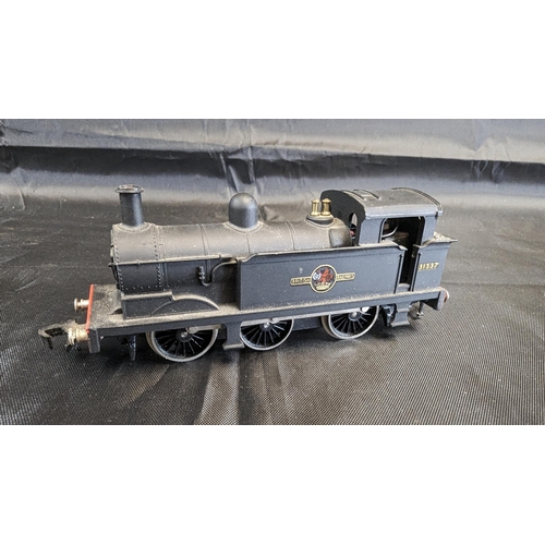 636 - 2x Wren Railways 00/H0 W2205 0-6-0 Black British Railways Locomotives (Smoke stack house rim damaged... 