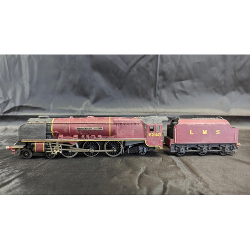 638 - A Hornby Dublo 2226 'City of London' 00 Locomotive and tender with instructions