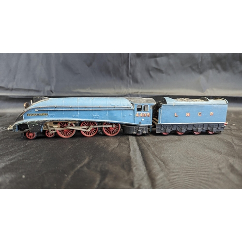 639 - Hornby Dublo 2211 'Golden Fleece' Locomotive and box, with operating instructions - refinished from ... 