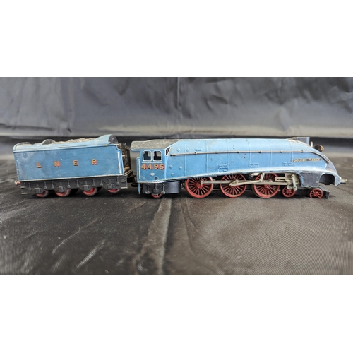 639 - Hornby Dublo 2211 'Golden Fleece' Locomotive and box, with operating instructions - refinished from ... 