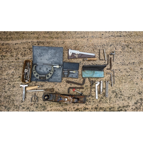 1023 - Mixed tools including micrometers, Stanley plane and more