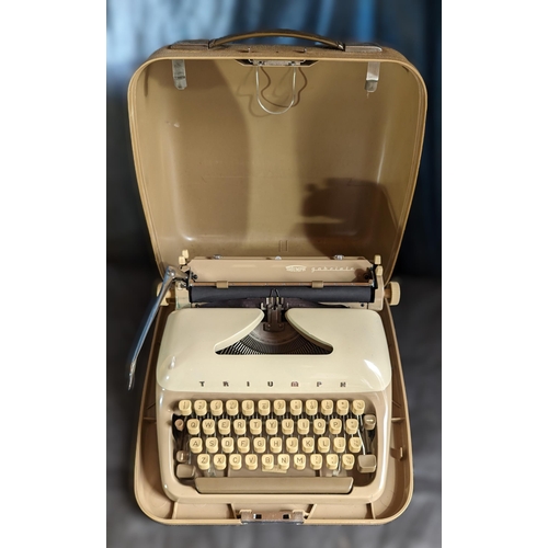 1050 - Triumph Gabriele typewriter in protective case