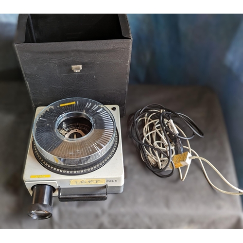 1092 - Kodak slide projector in black case