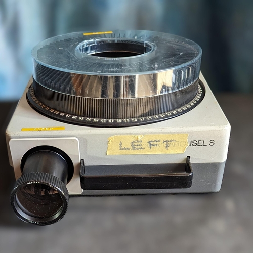 1092 - Kodak slide projector in black case