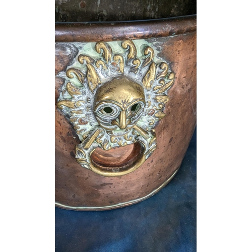 557 - Antique copper planter with brass handles - 22 x 33cm