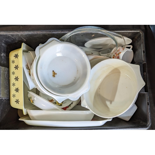 577 - Large crate of mixed Pyrex cook and tableware