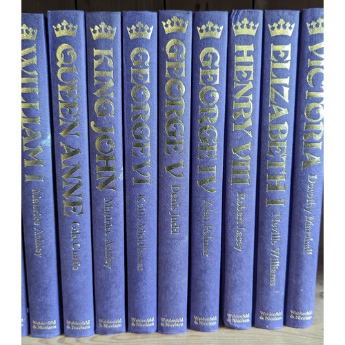 607 - The life and times of the Kings and Queens of England - 25 Volumes - Weidenfeld & Nicolsen.   From t... 