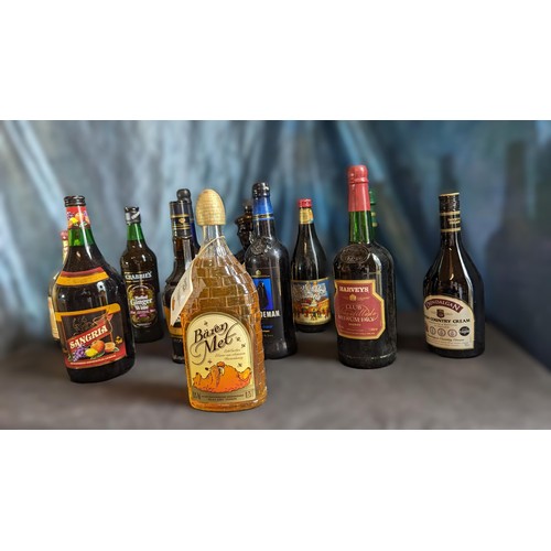 289B - Large selection of mixed Liqueurs, Sherry and much more - 12 in total