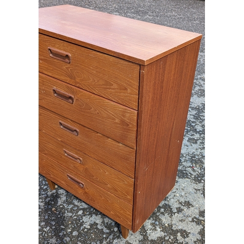 571 - Mid Century 5 drawer chest with wooden handles - 99 x 76 x 41cm