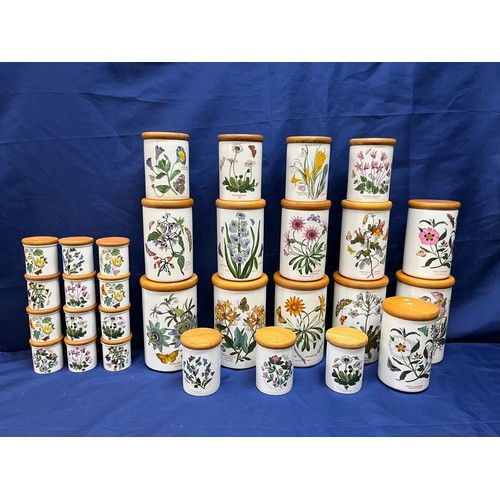 59 - Portmerrion Botanical Gardens storage containers in 5 sizes. 
5x 21cm - 6x 18cm - 4x 14cm - 3x 11cm ... 