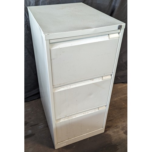 898 - Filing cabinet with 3 drawers - 102 x 47 x 62cm