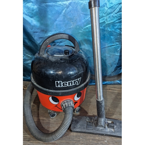 858 - Henry Hoover with one straight tube missing