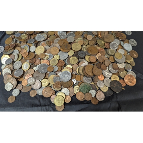 246F - A Large Quantity of Worldwide Coins and Banknotes