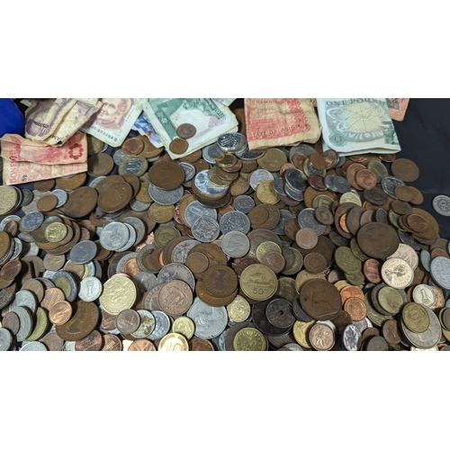 246F - A Large Quantity of Worldwide Coins and Banknotes