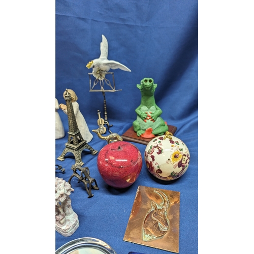 739 - A Collection of Vintage Oddments inc. Beaded Animals, Marble Apple, Floris London Pomadore, Willows ... 