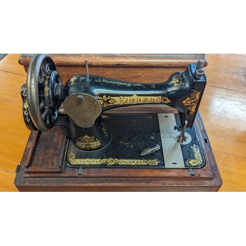 515B - A  Vintage Cased Singer Sewing Machine