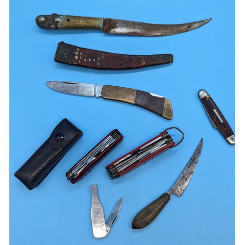 174 - A collection of Pocket, Swiss and other pen knives including a Heidsieck Champagne novelty pocket kn... 