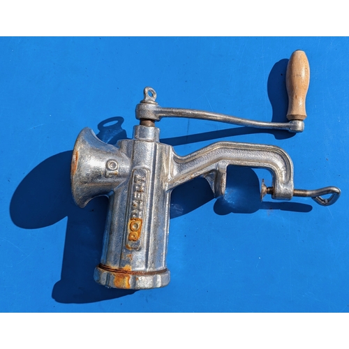 418 - Large Handcrank Mincer