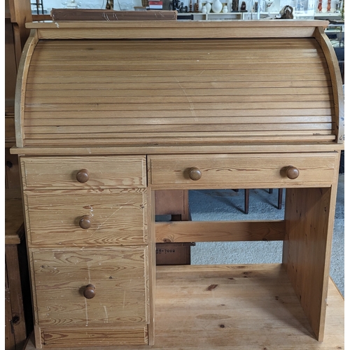 451 - A Pine roll top bureau 102 x 108 x 50cm