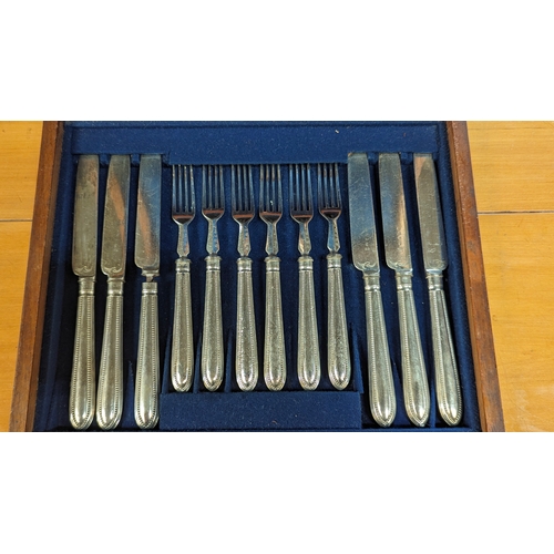 513C - A Cased Set of Cutlery