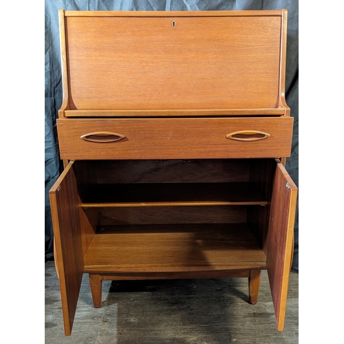 533 - Mid Century Jentique Teak Bureau - 108 x 76 x 41cm