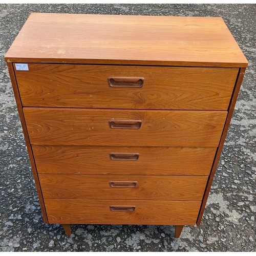 571 - Mid Century 5 drawer chest with wooden handles - 99 x 76 x 41cm