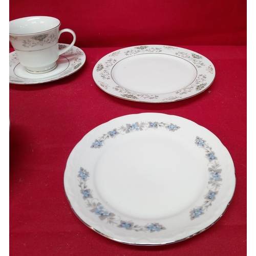 1201 - Chinese dinner service with floral pattern