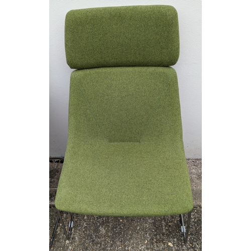 684 - A Pair of Elite Chairs - One Green, One Grey