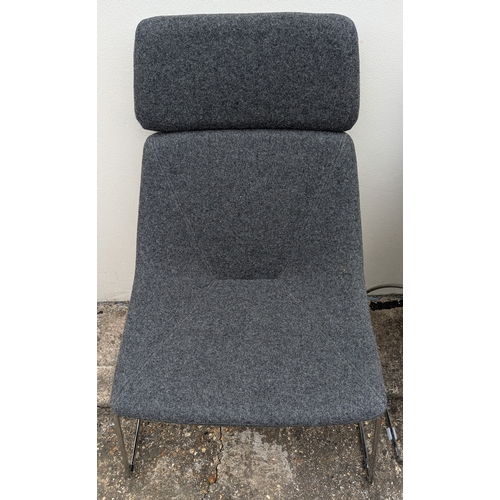 684 - A Pair of Elite Chairs - One Green, One Grey