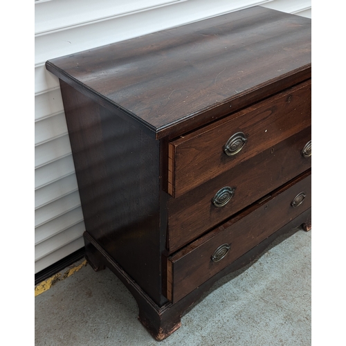 700 - 3 Drawer Chest with Brass Handles and One Drawer - Runner needs attention - 79 x 95 x 52cm