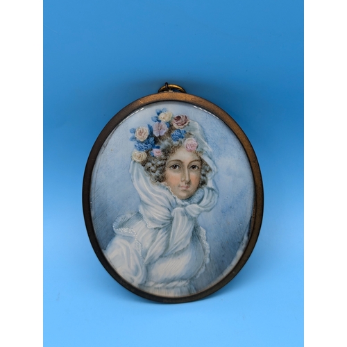 275 - A Georgian Miniature Portrait Watercolour On Ivory Of A Lady In White - In An Oval Frame - 9 x 7cm

... 