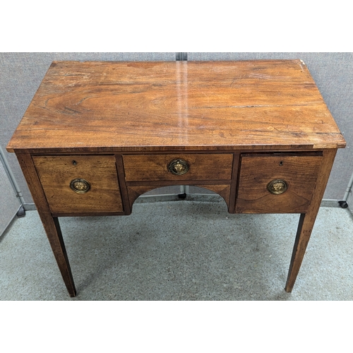 362 - Antique Georgian Desk - 70 x 92 x 51cm