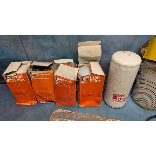 1783 - Mixed Fuel Filters (Catfram & Fleetguard) And Gaskets