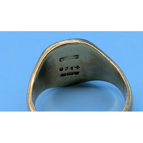 224 - A Gentleman's 9ct Gold Signet Ring - 8.3gms - Size T