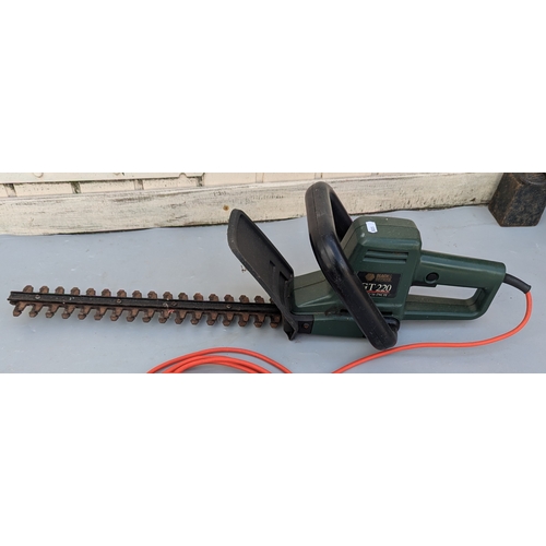 1790 - Black & Decker Electric Hedge Trimmer