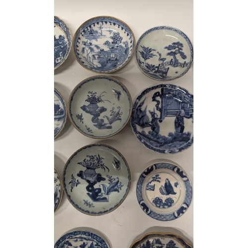 160 - A Quantity of Chinese and Japanese Exportware inc. 17th and 18th Century Small Dishes, some with Gol... 