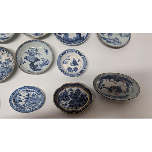 160 - A Quantity of Chinese and Japanese Exportware inc. 17th and 18th Century Small Dishes, some with Gol... 