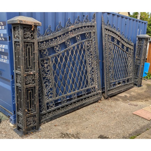 30 - A Pair of High Quality Cast Iron Estate Gates with Matching Posts.   Incredibly Intricate and Beauti... 